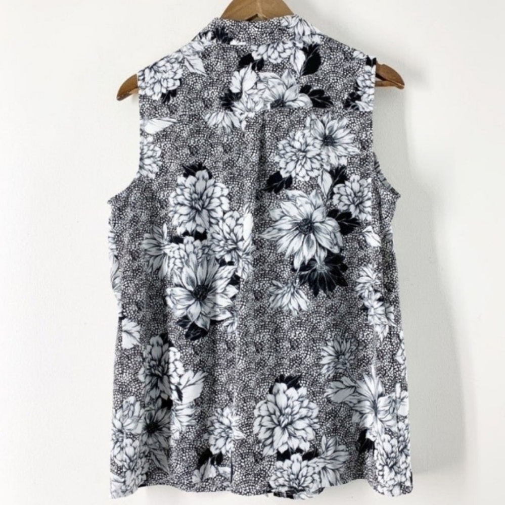 Karl Lagerfeld Sleeveless Button-up